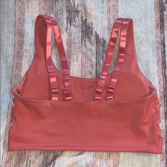 Gymshark legacy sport-bra - Picture 2 of 3